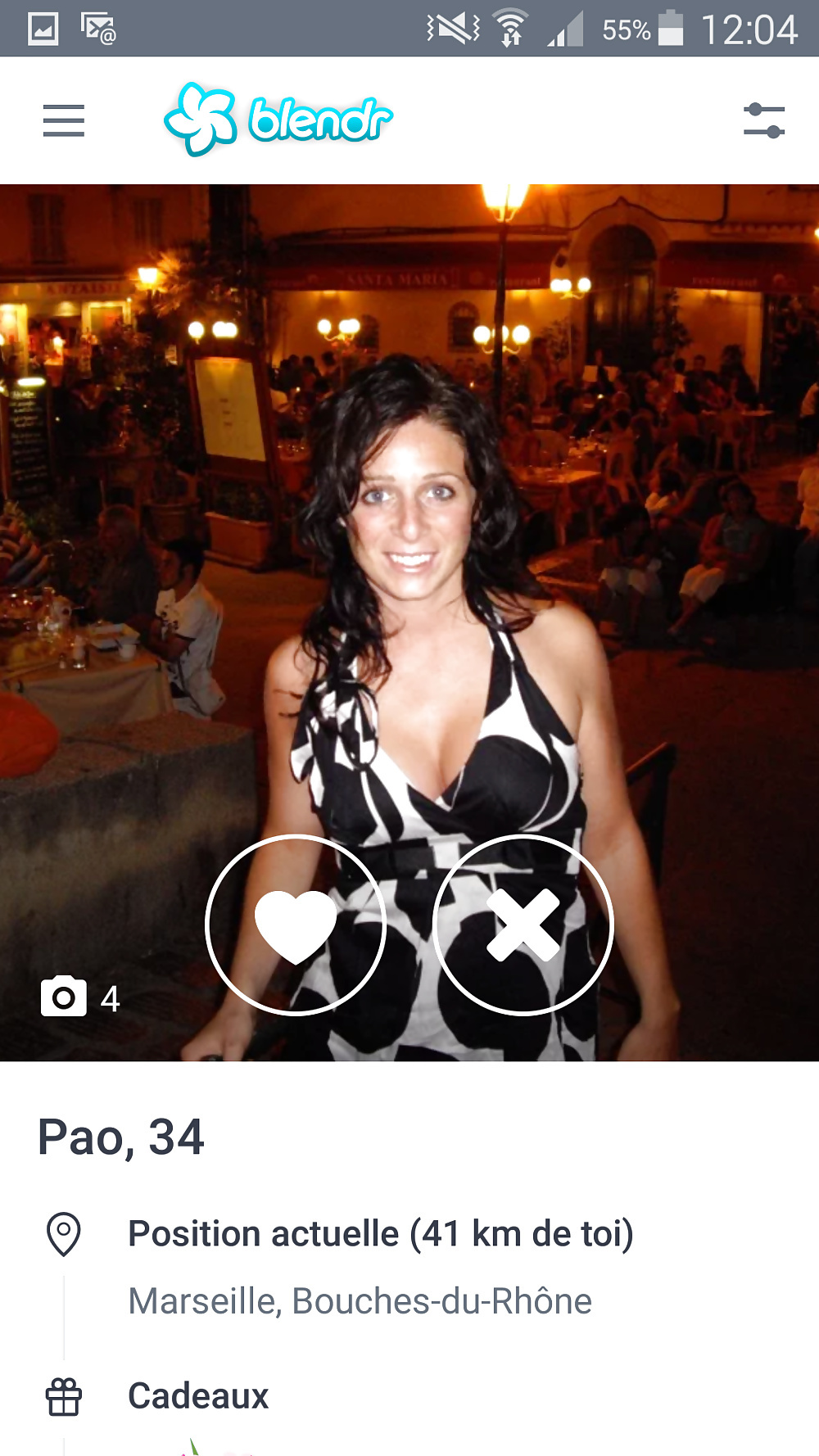Coiffeuse douée pour la pipe cherche impatiemment un homme sympa pour un plan cul